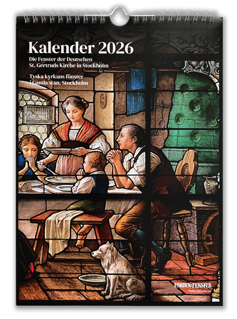En väggkalender för 2026 med bilder från Tyska kyrkans vackra blyinfattade och handmålade kyrkfönster. Bilden visar framsidan på kalendern.